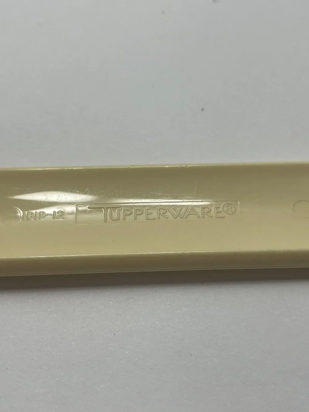 Vintage Tupperware Serrated Edge Cake Or Pie Slicer Knife #1819 Almond Colored